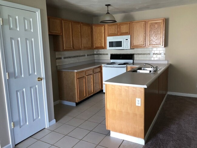 Building Photo - 1651 W Kole Dr