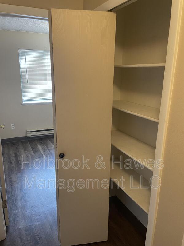Building Photo - 1209 W Plum St
