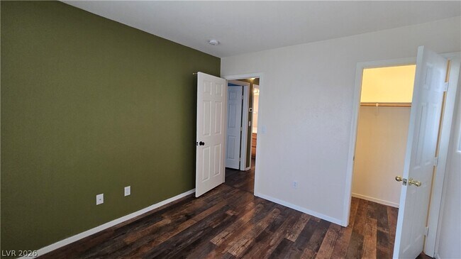 Building Photo - 3902 W El Campo Grande Ave