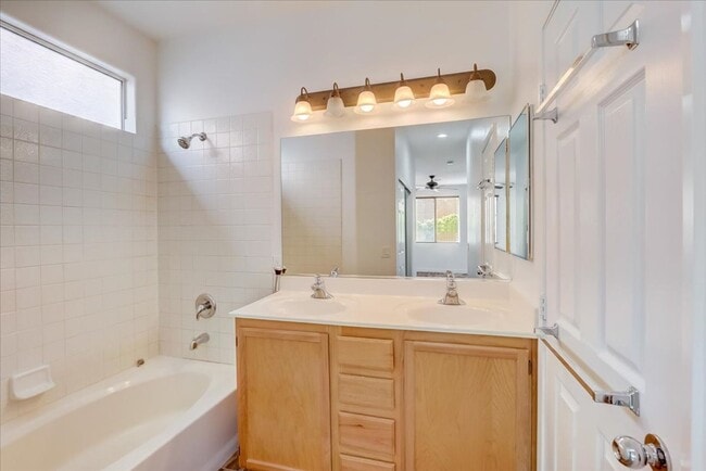 Building Photo - 10948 Positano St