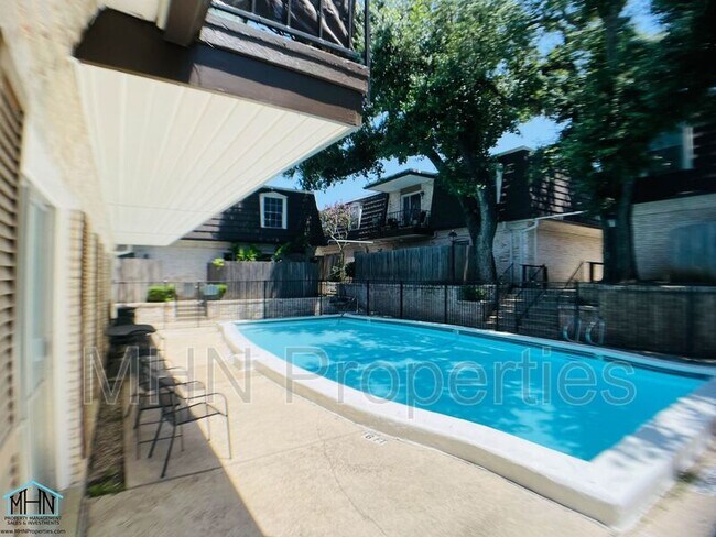 Building Photo - 8038 Broadway St