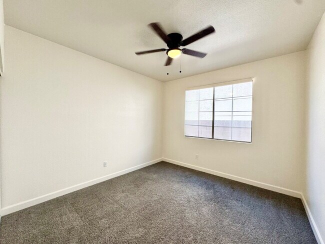 Building Photo - Spacious 4BD/3BA NLV Home with Downstairs ...