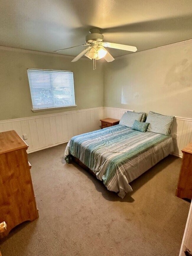 Building Photo - 3Bd 1Ba home available for a longterm lease!  Call and inquire today!