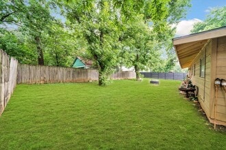 Building Photo - 1104 Kinney Ave