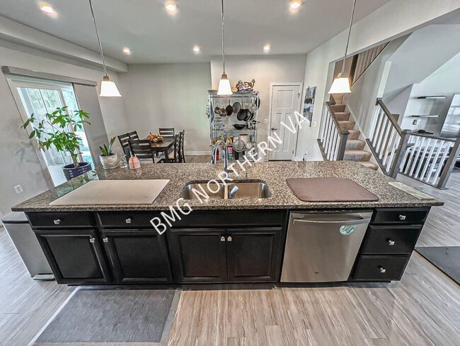 Building Photo - 7731 Blackburn Ridge Dr