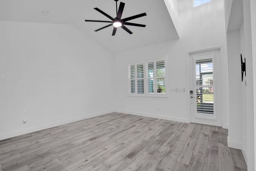 Building Photo - 207 Hang Loose Wy