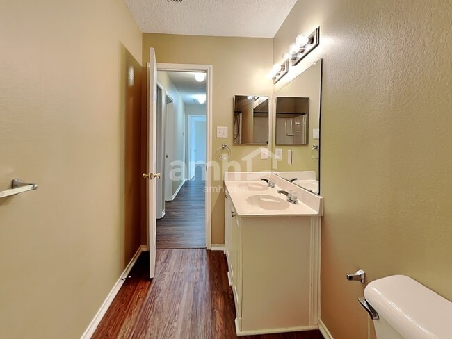 Building Photo - 711 Odenville Dr