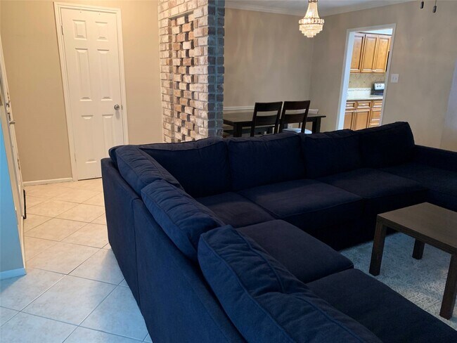 Building Photo - 13078 Trail Hollow Dr