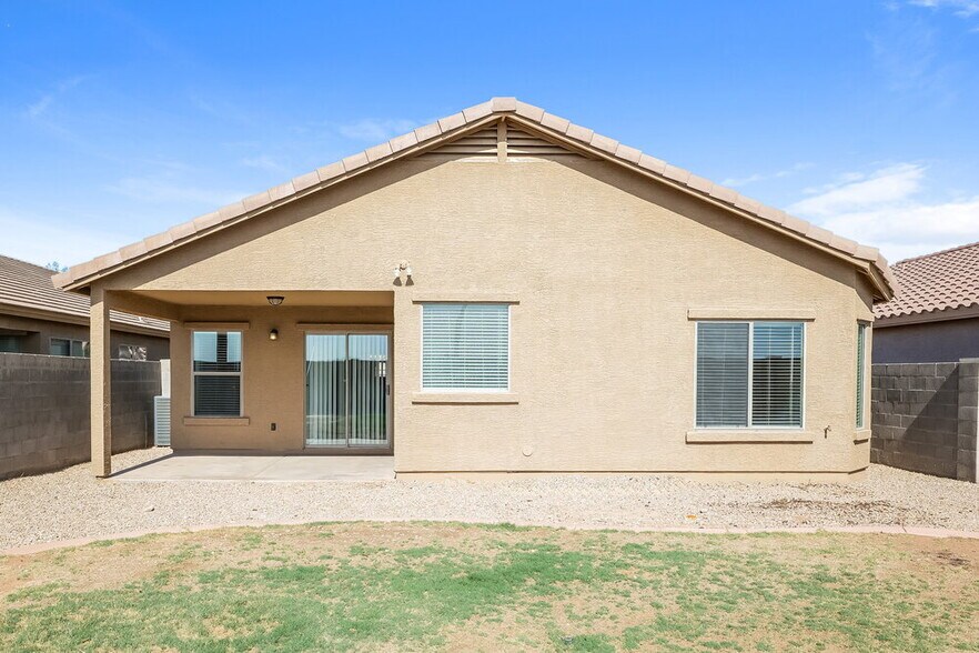 Building Photo - 30831 N Karen Ave