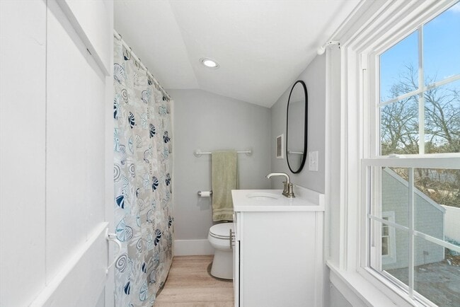 Building Photo - 32 Woodside Ave