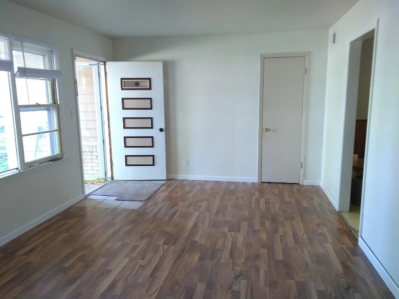 Building Photo - 1402 W Lydia St