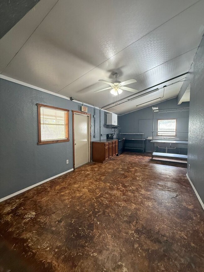 Building Photo - Spacious 4BR/3BA Home on Redmond Street – COMMERCIAL STYLE KITCHEN - Port Charlotte-$500 FIVE HUN...