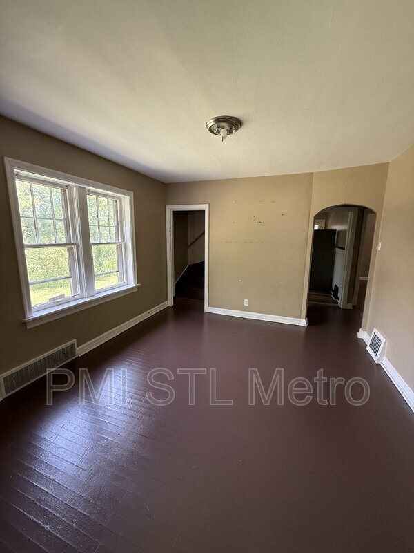 Building Photo - 2134 Rosebud Ave