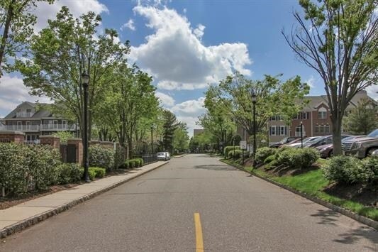 Building Photo - 400 Kingston Ct