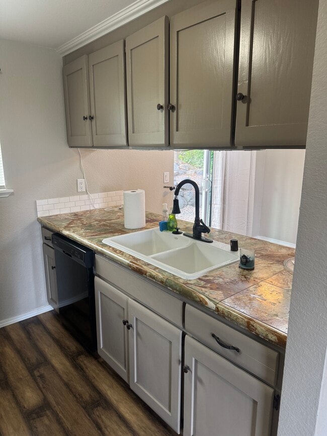 Building Photo - 5115 S 4th Ave