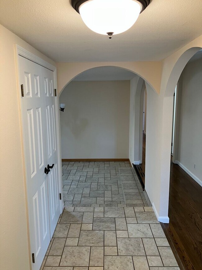 Building Photo - Nicely Updated 4-Bedroom House With Nice B...