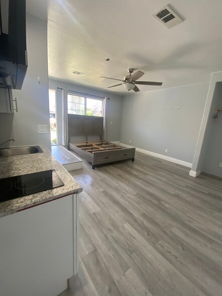 Building Photo - 7914 Malvern Ave