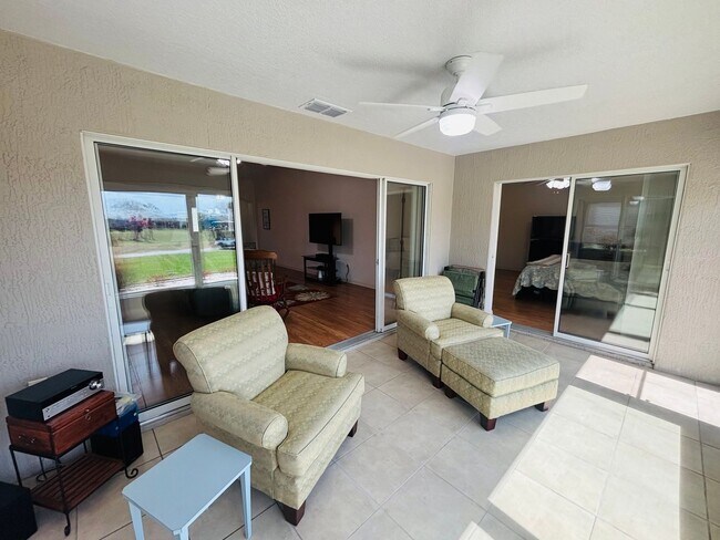 Building Photo - Furnished in gated 55+ golf community