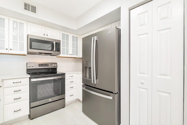 Building Photo - 1801 N Flagler Dr