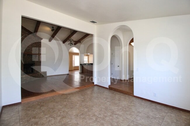 Building Photo - 2827 E Adobe St