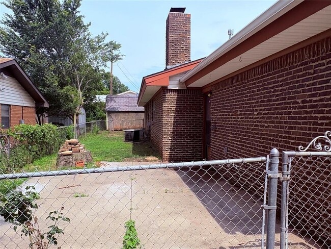 Building Photo - 625 SW 68th St