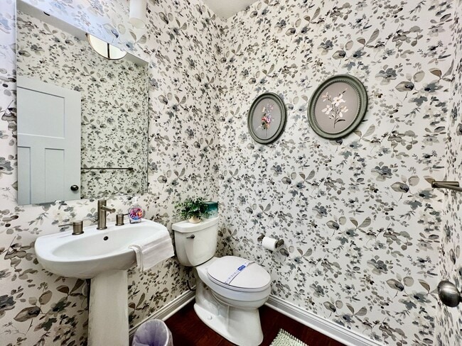 Building Photo - Large Executive home in Beavercreek Well d...