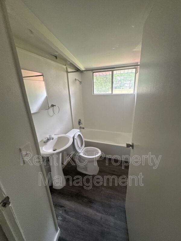 Building Photo - 6904 NW 78th St