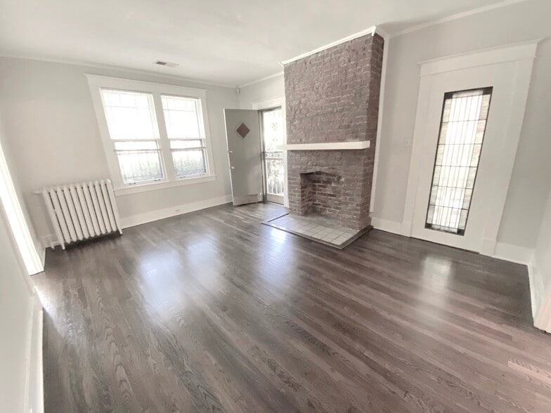 Living room - 1263 Agnes Pl