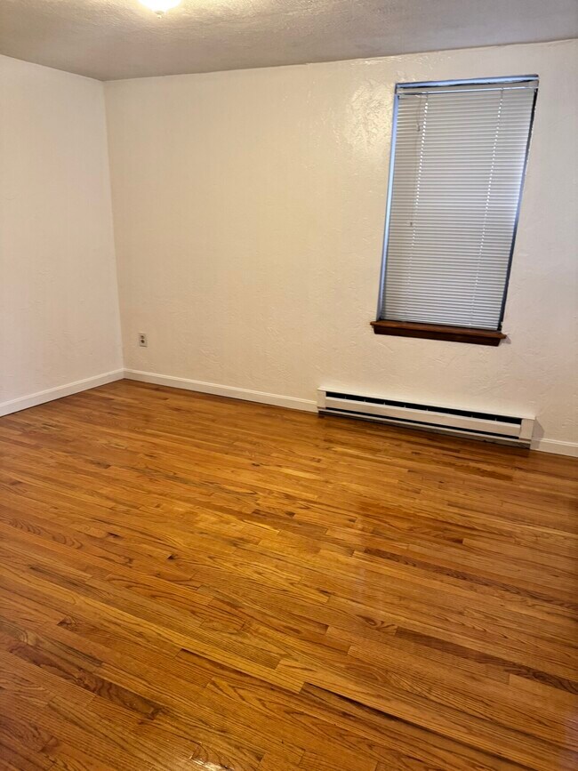 Building Photo - 153 Salem St