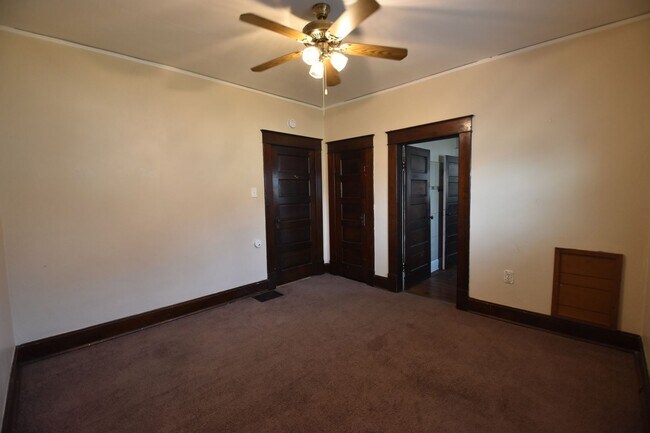 Building Photo - Two Bedroom House in Knightstown