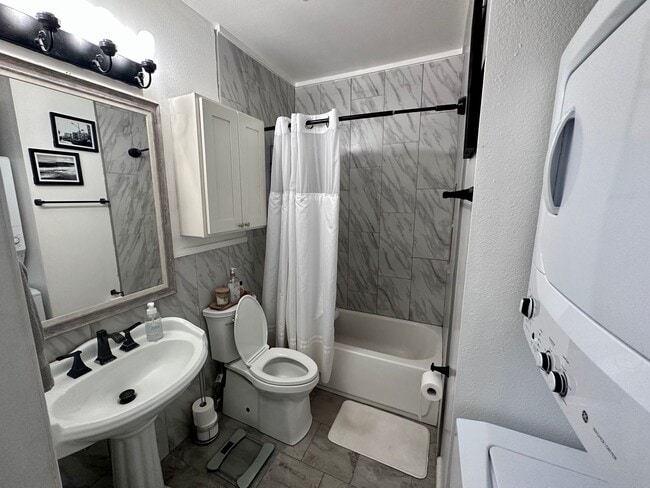 Building Photo - For Rent - [Sun Rise] 91-265 Hanapouli Cir...