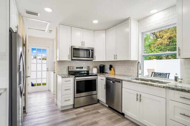 Building Photo - 1510 3rd Ct