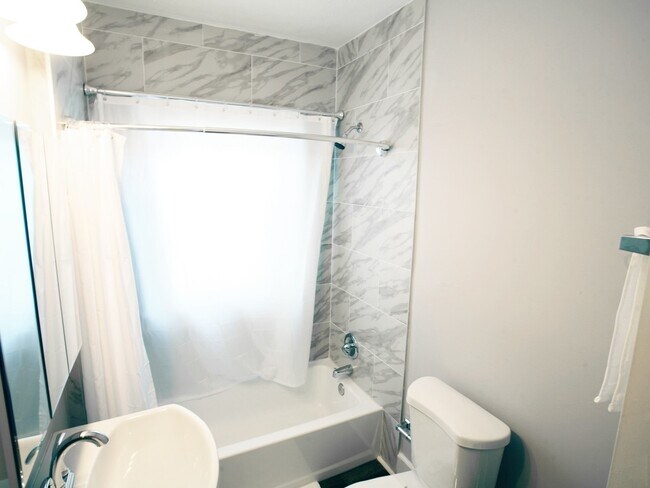 Building Photo - 3 Renovated Story 4 Bed - 2.5 Bath Colonial available for Rent