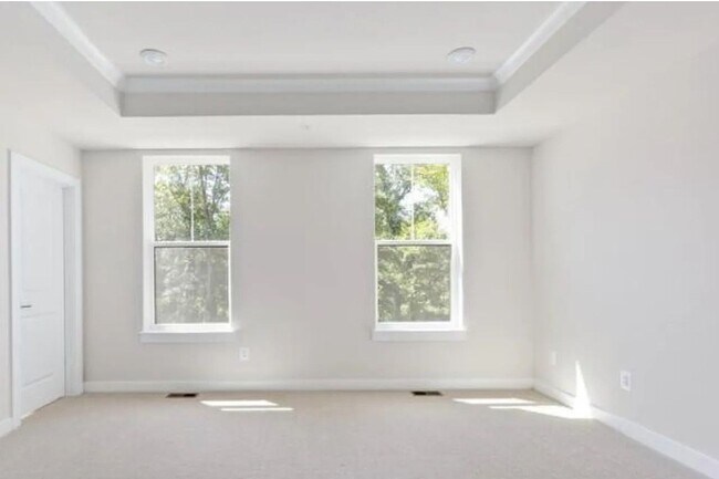 Building Photo - 3BD/2.5Ba Brand New End-Unit condo in vibrant One Loudoun