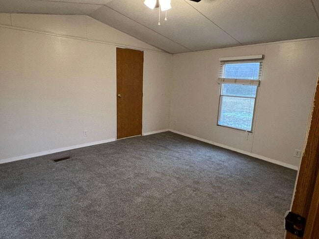 Building Photo - 3 Bed, 2 Bath, Detached Building on 10 Acres!