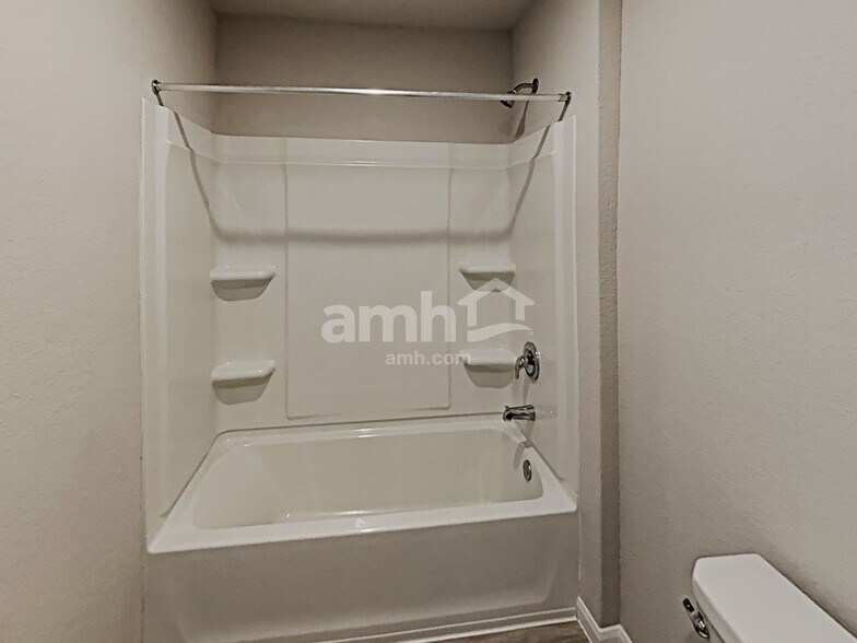 Building Photo - 9978 Sarrebourg St