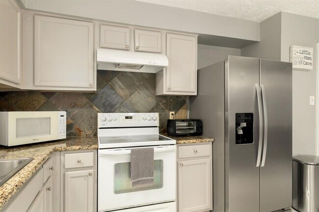 Building Photo - 14110 Eventide Dr