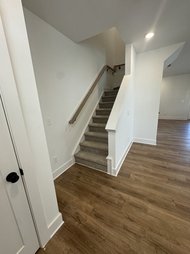 Building Photo - 701 Martin St
