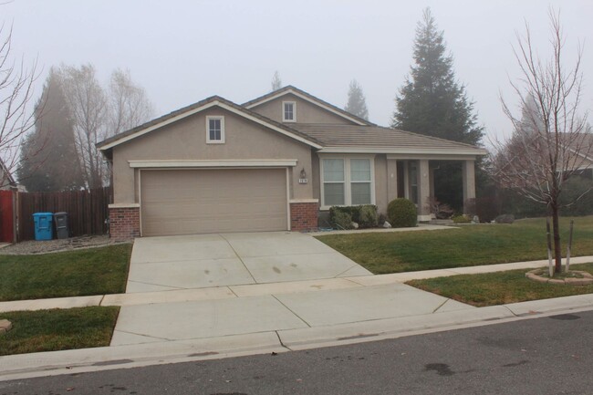 Building Photo - 4 bedroom, 2 bathroom home in Plumas Lake