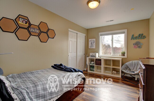 Building Photo - Washougal- 4 Bedroom Home- Apply today!