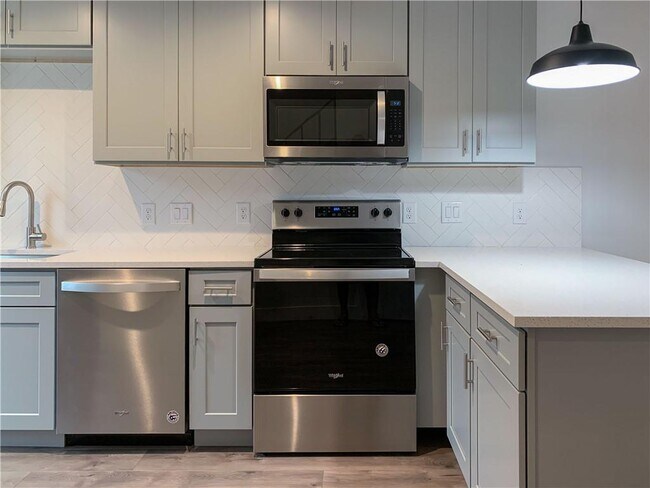 Building Photo - 3812 Southway Dr