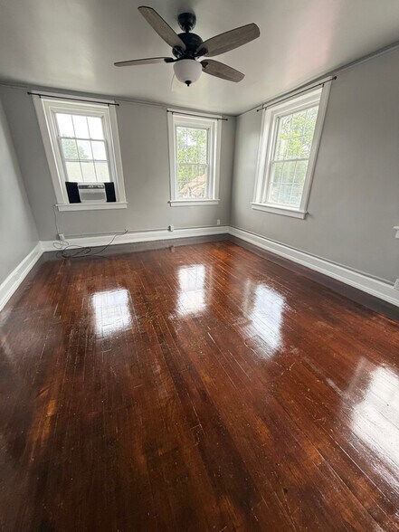 Building Photo - 1415 Leigh St