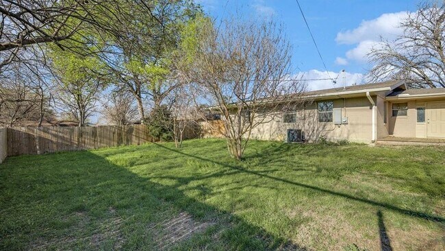 Building Photo - 4313 Bonnie Dr