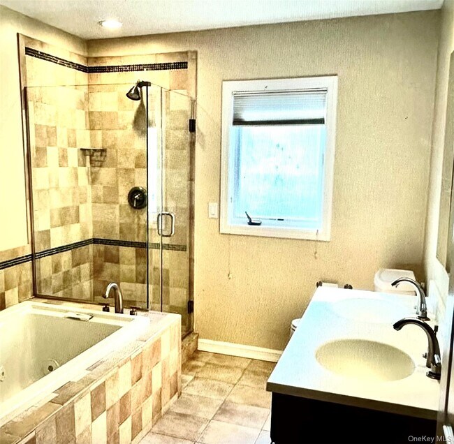 Building Photo - 668 Heritage Hls