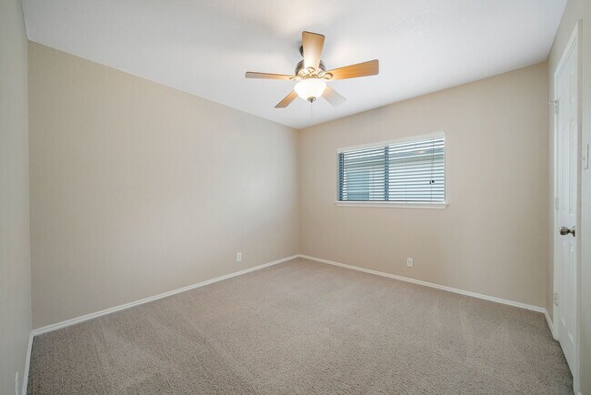 Building Photo - Spacious 4-Bed Home with Fenced Yard and Garage in Cibolo – 2,568 Sq Ft of Comfort