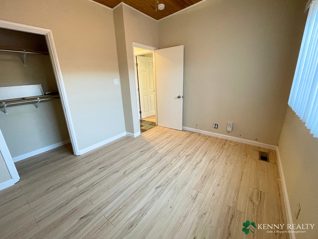 Building Photo - Large 2 Bedroom Home with Bonus room and G...