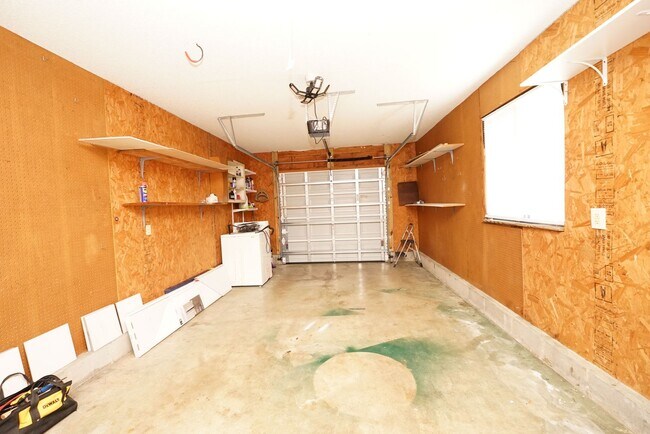 Building Photo - 104 Cedar Ridge Way