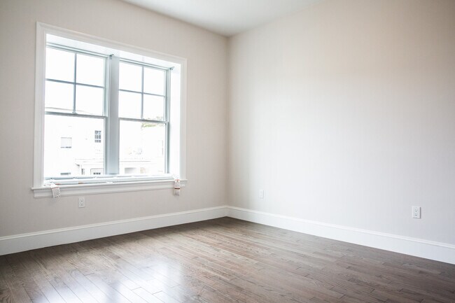 Building Photo - 16 Harvard Ter