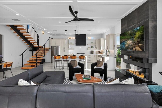 Building Photo - 51116 Avenida Mendoza