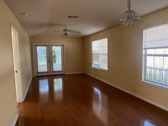 Building Photo - 5575 Meadow Creek Pl